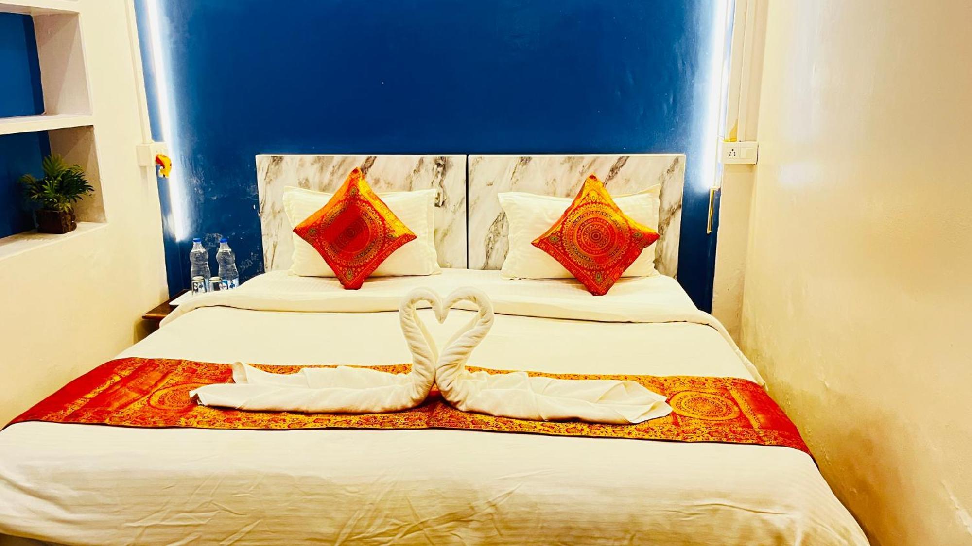Vibe N Joy, Varanasi